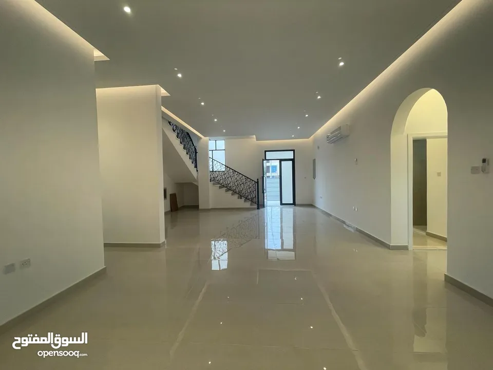 6 bedroom villa available for rent in Al jurf Ajman with good price 140.000 only
