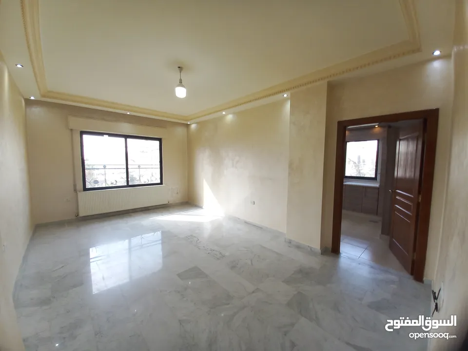 شقة غير مفروشة للإيجار 200م2 ( Property 19174 )-175055046