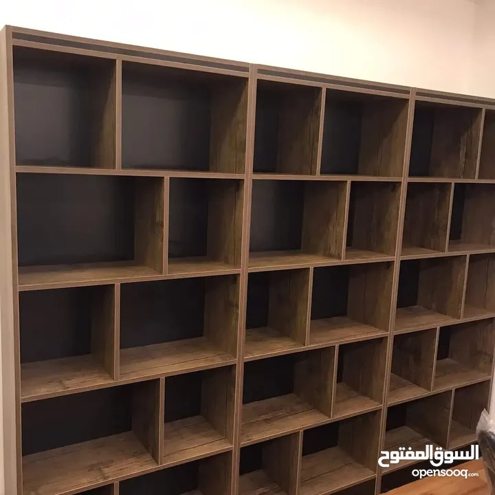 خزانة الكتب متوفر بعدة موديلات وألوان توصيل وتركيب مجاني داخل عمان ارتفاع مترين عرض 80سم عمق 30سم