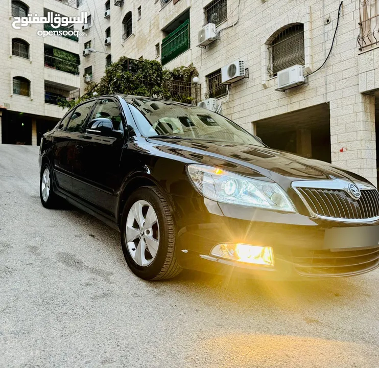 سكودا رمش 2010 استيراد شخصي فل اضافات مع فتحة اصلية واضوية زنون