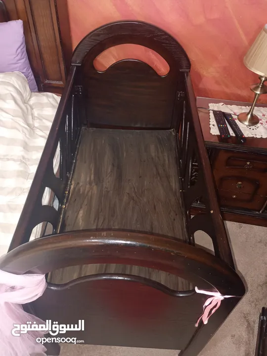 تخت بيبي مستعمل بحال الوكاله جديد  حي نزال