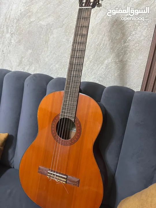 guitar classical yamaha c70 جيتار كلاسيكال    نوع ياماها احترافي شبه جديد مع اوتارو الاصلية