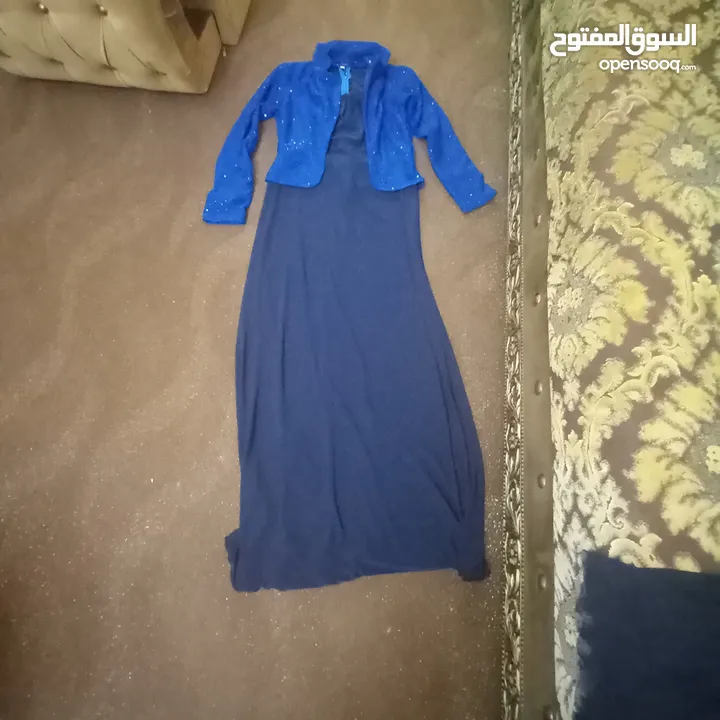 ملابس للبيع بسعر حررررق بحال الوكاله يتوفر  بلاطين جينز ،،،فساتين  شيفون ،، بلايز  مقاس 40,,,,42