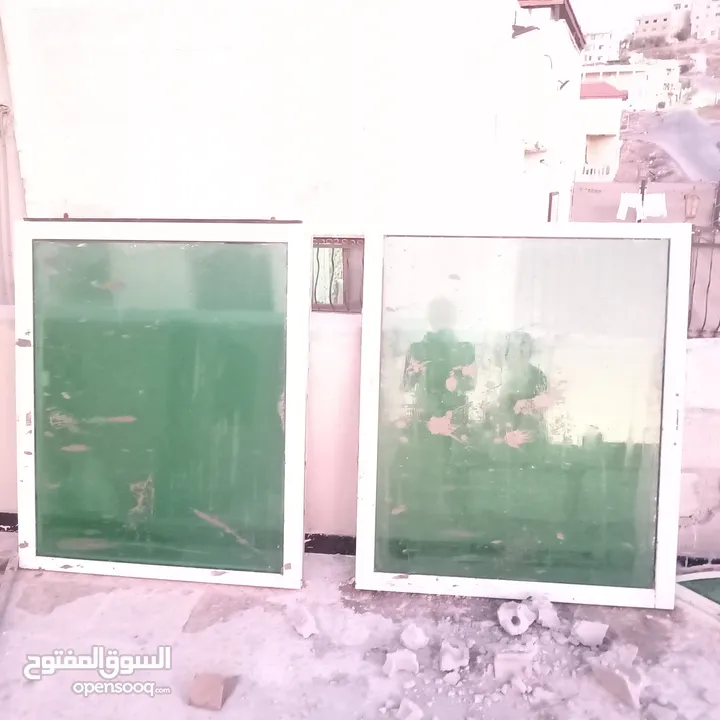 شباك متر و نص بعرض متر و نص و ارتفاع متر للبيع المستعجل