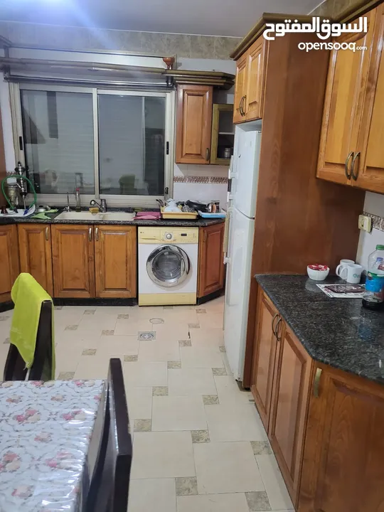 شقتين مفروشات بالكامل في الطيرة دوار نبيل عمرو مباشرة طابق ثاني للبيع دون وسطاء