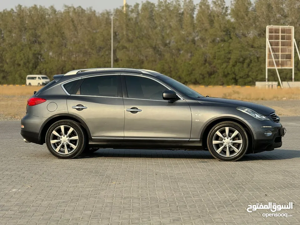 Infiniti QX50  / 2014 / GCC full option free accident very clean car and very good condition