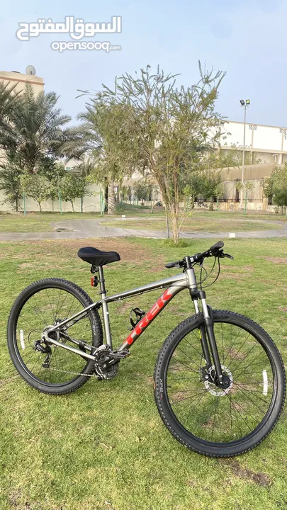 TREK MARLIN 4 MOUNTAIN BIKE