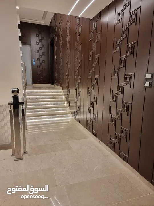 بالاقساط بتشطيب فندقي 220 متر باطلاله مميزة في ديرغبار النوابلسة مطلة على عبدون و طريق المطار