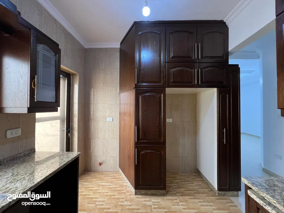 شقة مميزة للبيع في منطقة ابو نصير حي الضياء مع اطلاله مميزة و غير مسكونه