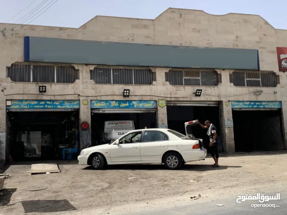 فرصة للاستثمار 4 محلات بموقع مميز