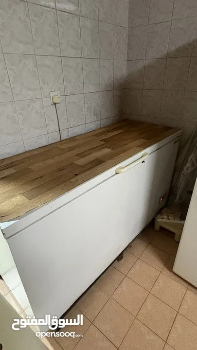 فريزر بحاله جيده جدا للبيع منطقة بوقوه الحجم كبير جدا
