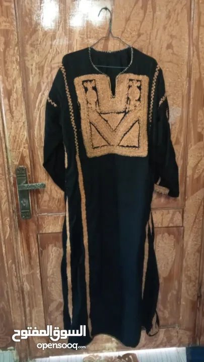 أثواب للبيع