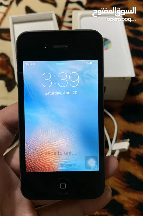 Iphone 4s 32 GB جديد بحالته بكامل حاجته