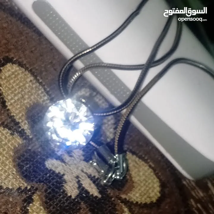 مجموعة من قطع الفضه مثل  الخواتم و سناسيل اساور وتعليقات موجودات في اربد شارع بلاط الشهداء