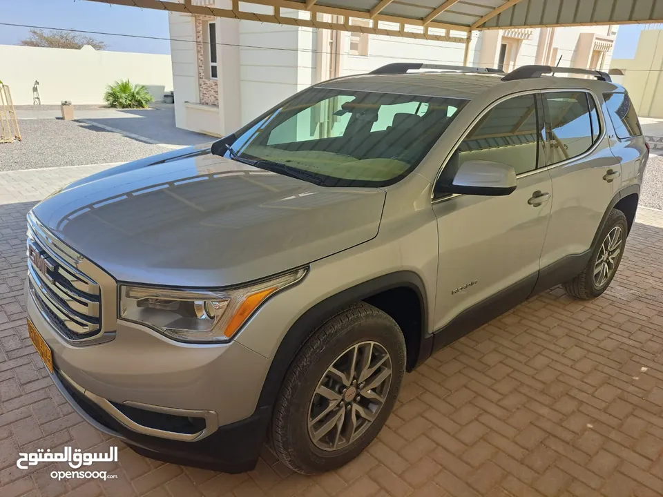 للبيع وبحالة جدا ممتازة GMC Acadia