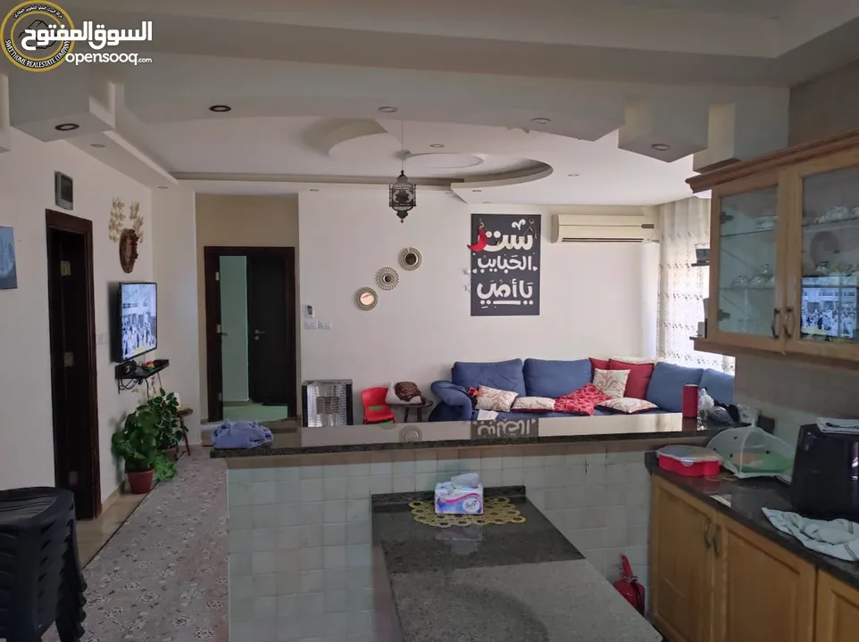شقة فاخرة للبيع في أم السماق  - خلف الدر المنثور طابق ثالث 200م مع روف 95م تشطيب سوبر ديلوكس