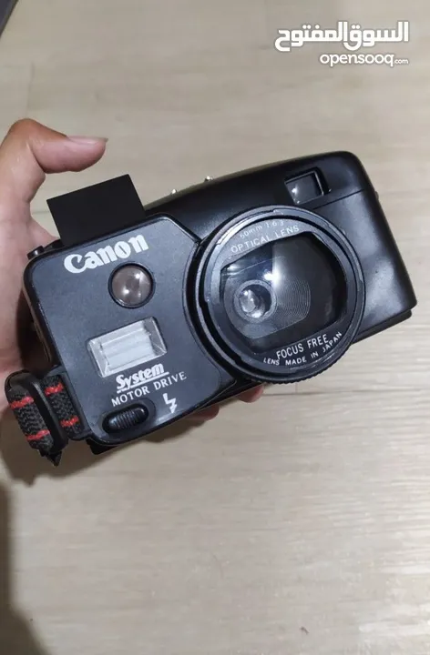 كاميرا فيلم مدمجة من Canon، وتتميز بعدسة بصرية مقاس 50 مم. بسعر رخيص