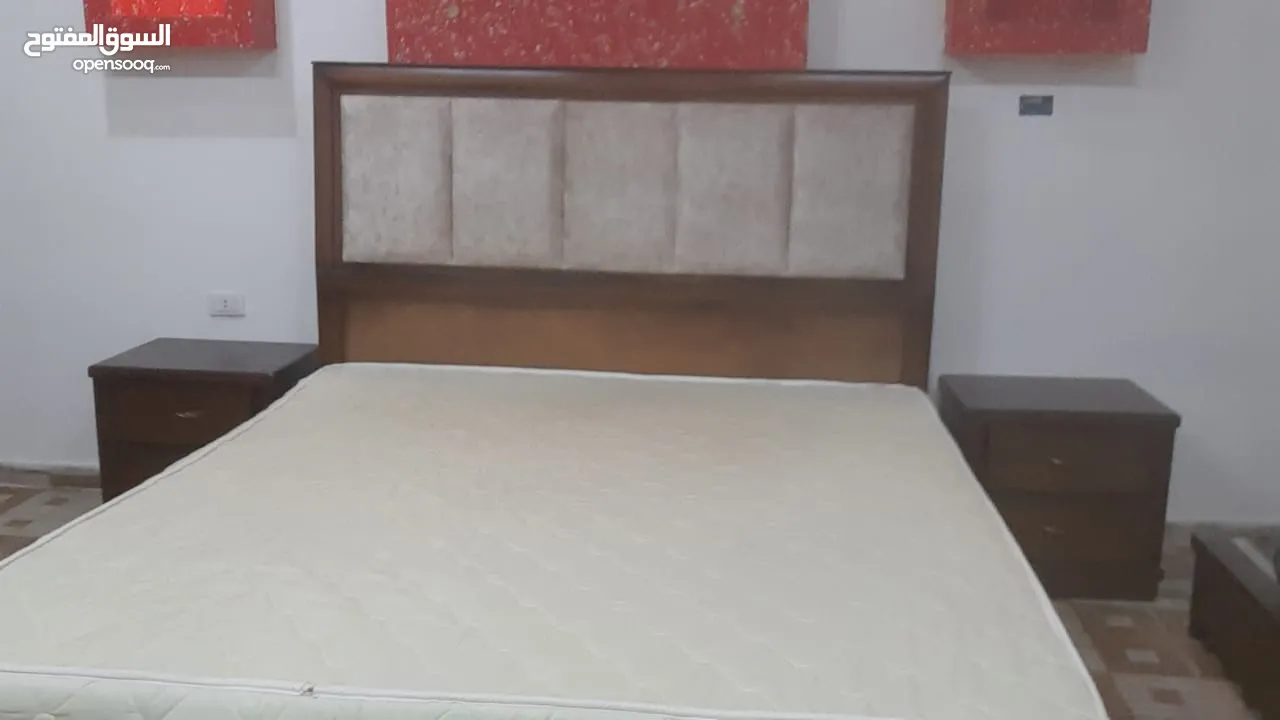 غرفة نوم شبه جديدة