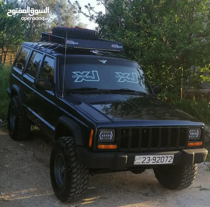 Jeep xj جيب شيروكي مربع 1999