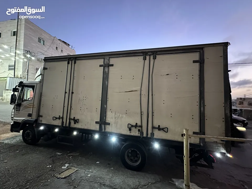 شحن افيكو 10 طن  صندوق ابواب ورمبة  موديل 2008 للبيع ماتور 6 سلندر جير عادي 6 غيار