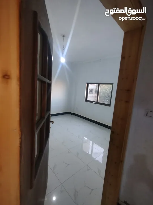 بيت ثلاث طوابق للبيع