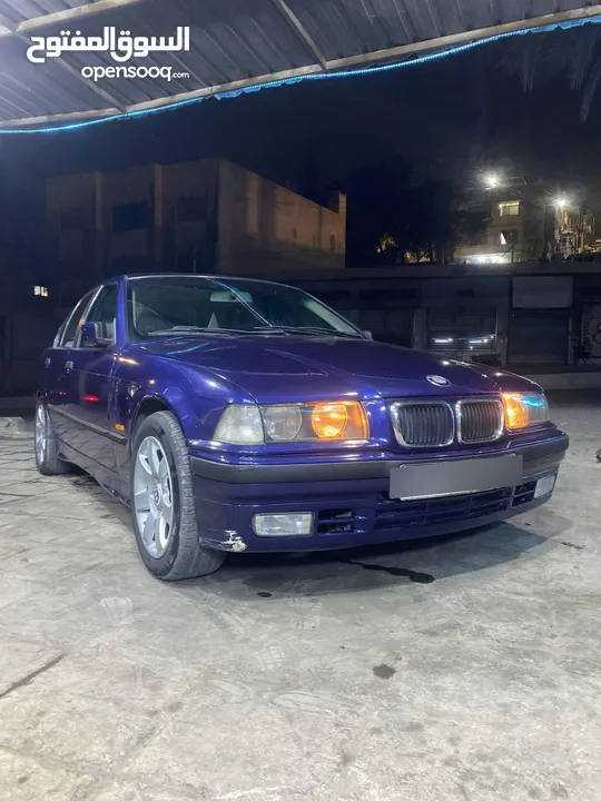 BMW وطواط 318
