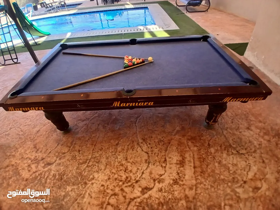 طاولة بلياردو بحالة جيدة للبيع في الغور طريق البحر الميت