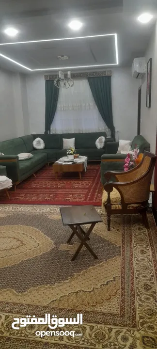 شقة ارضية مميزة قرب القدس المفتوحة 300م مع الساحات والعفش عليها هديه بسعر مغري عالكاش