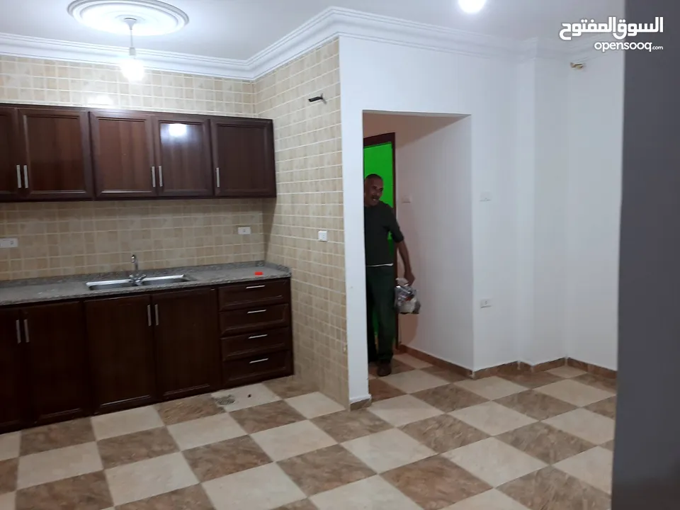 شقة أرضية قرب جامعة اليرموك