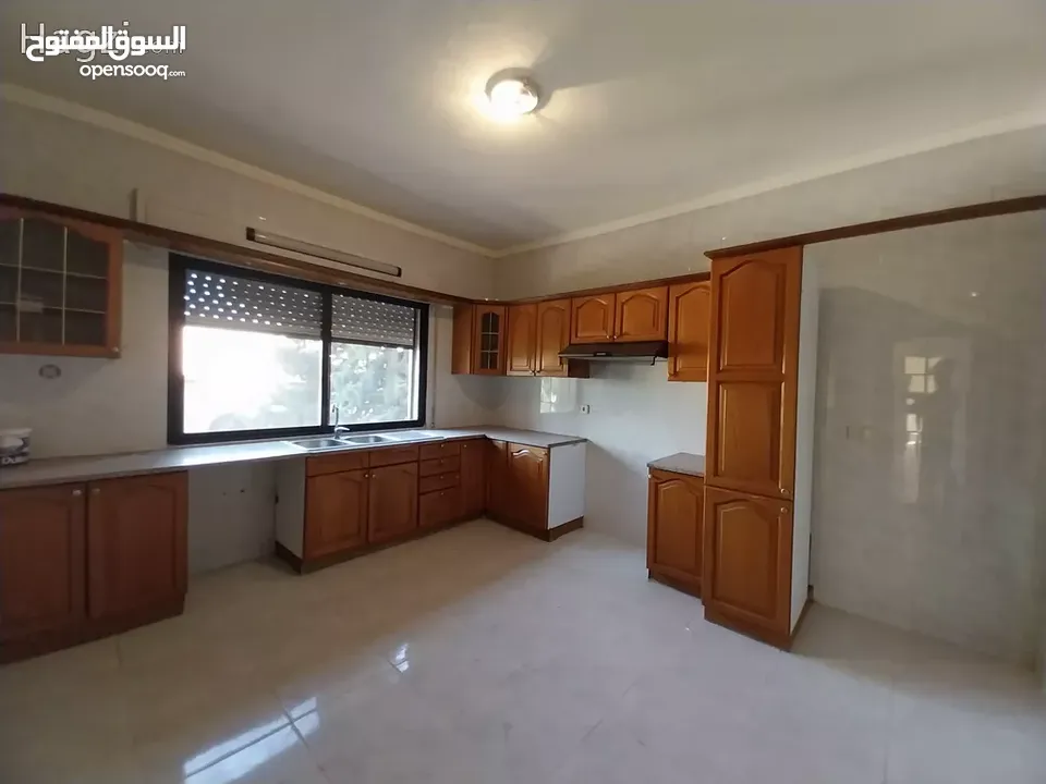 شقة غير مفروشة للإيجار 200م2 ( Property 17792 ) سنوي فقط