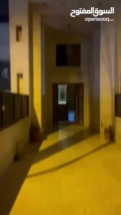 شقه بمدخل مستقل فاخره ومميزه  طابق ارضي مجمع عمان جديد