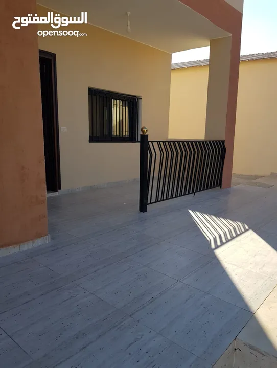 منزل شبه فيلا مساحته 150م طابق واحد مستقل حديث البناء قرب فلل الاندلسية طريق مادبا للايجارمن المالك