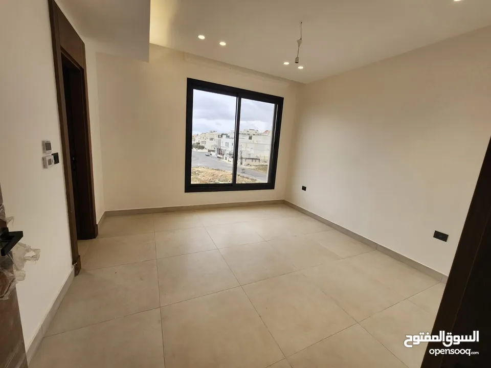 شقة فاخرة للبيع في منطقة الظهير - ref: 14486