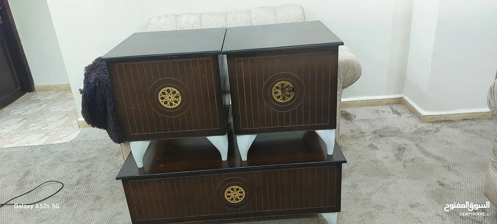 طاولات للبيع