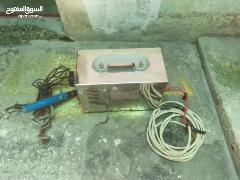 متاح ماكينه لحام كاملة الاصليه وزنها 25 كيلو مستعملة تب نضافة للبيع اقرء الوصف