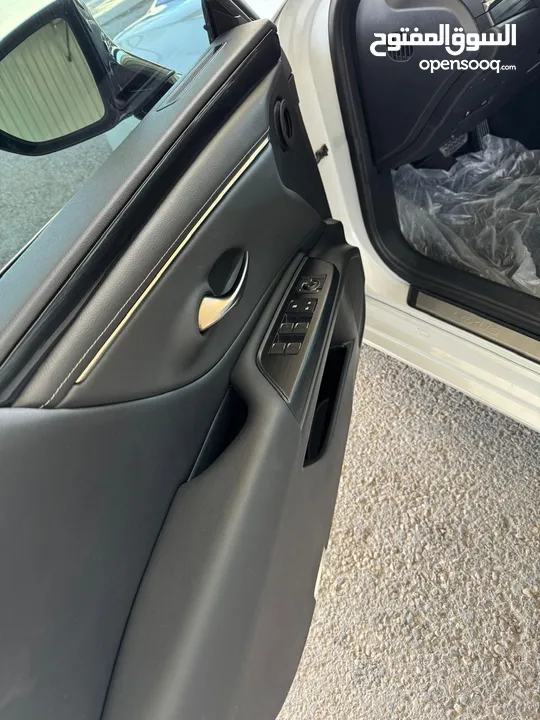 Lexus ES 300h 2021  لكزس هايبرد حره غير مجمركه ، البيع : مجمرك جاهز او بدون جمرك حره