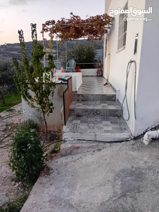 منزل مع حواصل مع ارض مستقل للبيع بناء جديد