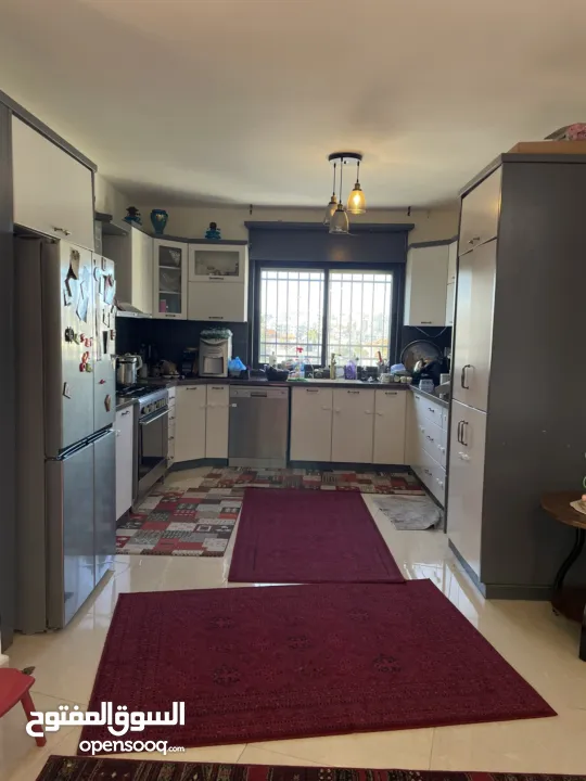 شقة مميزة سطح مرحبا للبيع 170 متر مشمسة ومطلة من جميع الجهات