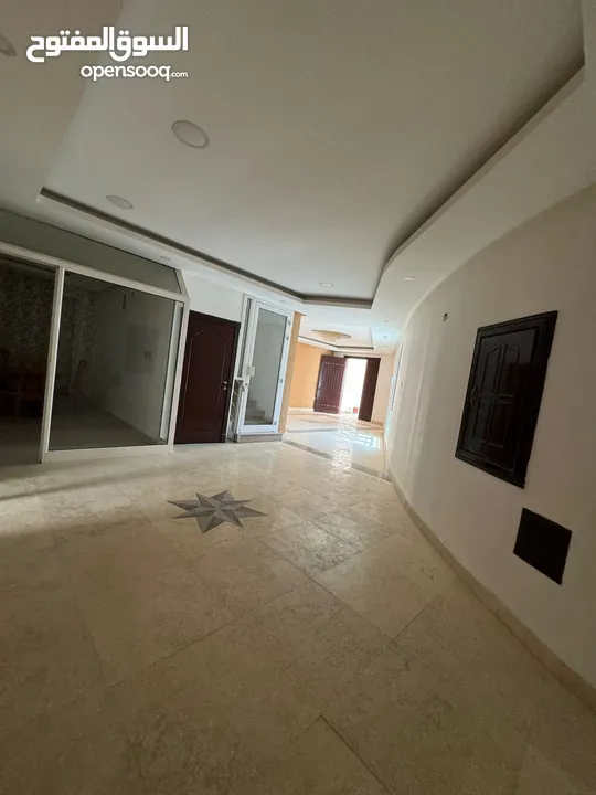 فيلا في كومبوند للايجار في سند   Villa for rent in a compound in Sand