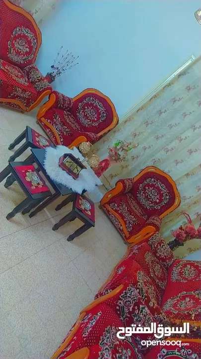 طقم كنب مع ستائر للبيع 10 مقاعد