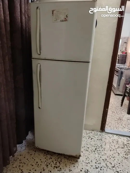 ثلاجة بحالة جيدة
