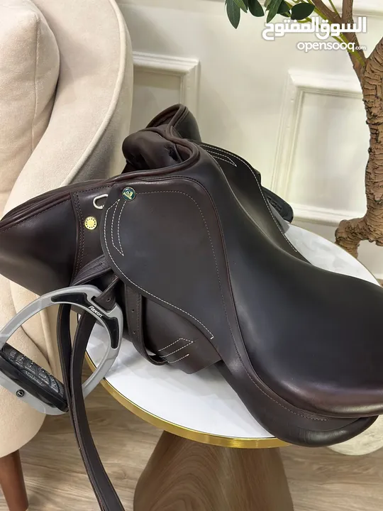 New prestige Rome saddles with stirrups