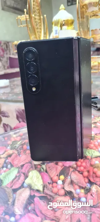 جهاز Z4 Fold 5G الجهاز بحال الوكاله معاه كرتونه ووصلة الشاحن الاصليه ومعاه 6 كفرات