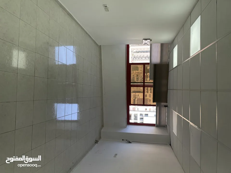 مكتب واسع وسط مدينة رام الله للايجار