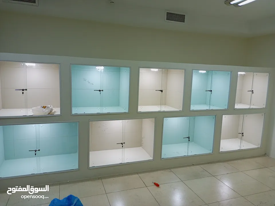 تركيب السيكوريت والمرايا وجميع أعمال الزجاج والألمنيوم بجودة عالية"