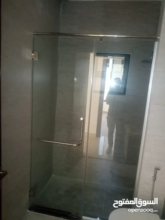 متخصصون في جميع أعمال السيكوريت والشوربوكس والزجاج والمرايا