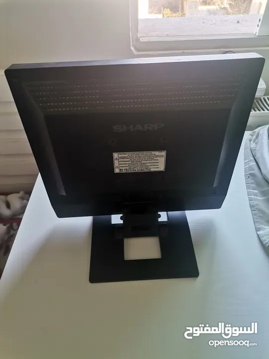 شاشة lcd مستعملة للبيع بسعر طري جدا للتواصل 8493638*77 بدون النجمة