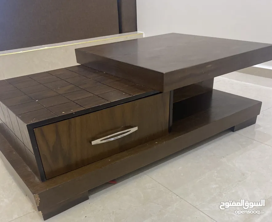 كنب لف جلوس  وطاولة وسط مستعمل بحالة جيدة جدا