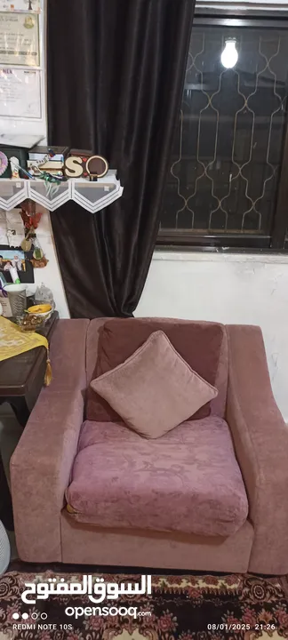 طقم كنب مستعمل بحالة جيدة جدا تسعة مقاعد