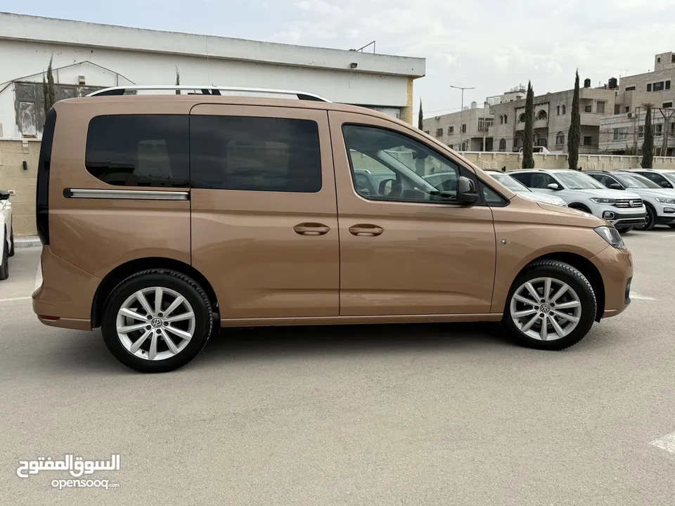 فولكس فاجن كادي ترخيص 2022 محرك 2000 ديزل  جير عادي  ركاب 4+1
